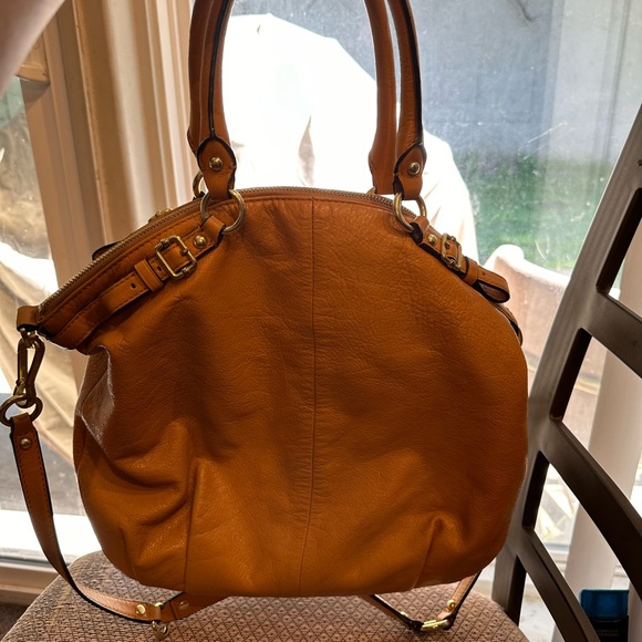 Original Coach bag. Used en perfect condition.mustard color, very attractive. - Picture 5 of 9